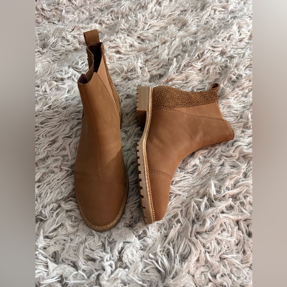 CLEO Ladies Leather Ankle Boots Tan By Toms, Size 6.5 NWOT